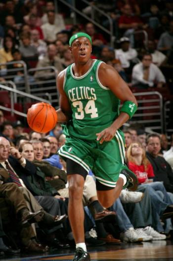 特朗普获“国际足联和平奖”，笑得合不拢嘴，称：“这无疑是我人生中至高的荣誉之一”