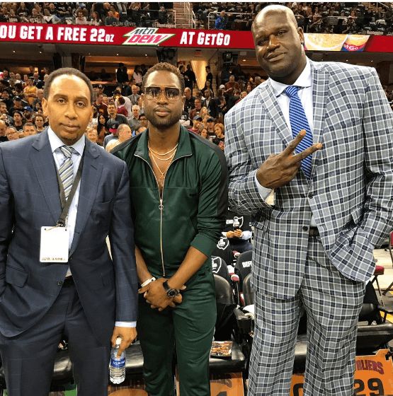 [NBA]东契奇半场制导 詹姆斯快攻上篮得手