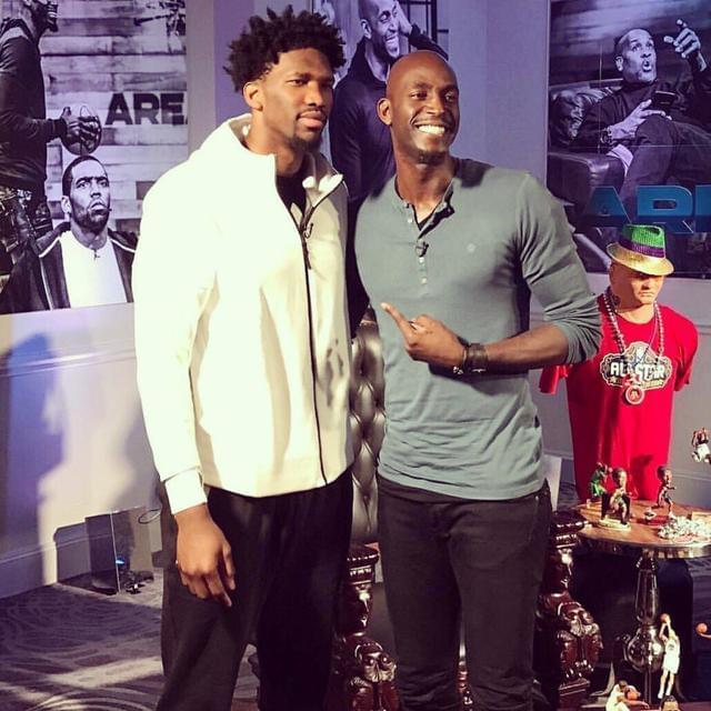 瑞奇·韩德森在退役后，依然经常回到运动家主场教授跑垒技巧