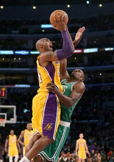 巴里·邦兹在匹兹堡海盗队时期达成 30 轰、30 盗，展现出色的全能身手