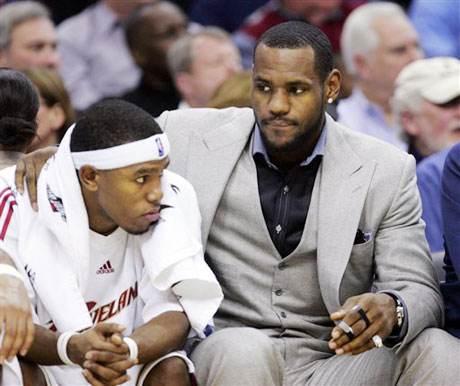 基普乔格惊喜现身！2025上海马拉松新闻发布会顺利举行